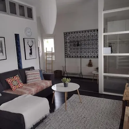 Kurjenkolo Lovely Nearby Santa's Village Apartman *